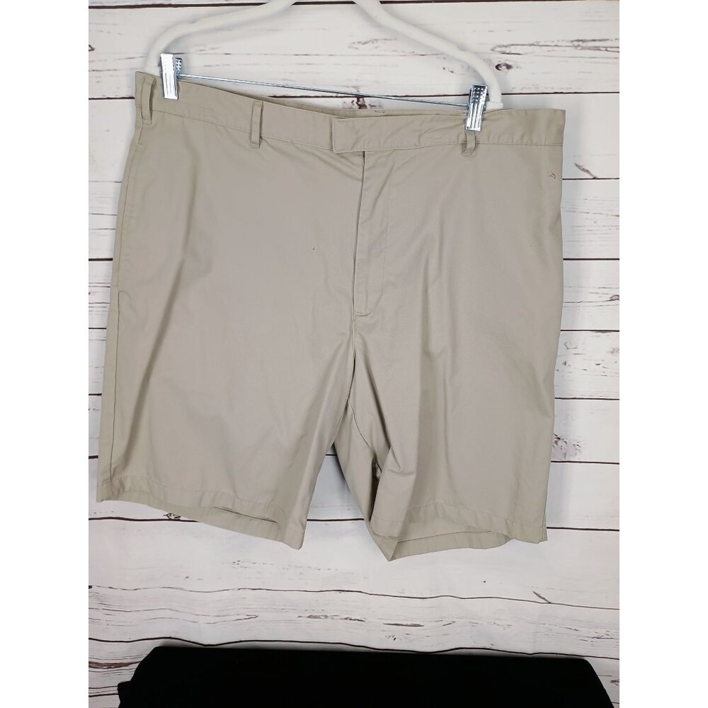 Greg Norman Mens 40 Tan Performance Shorts outdoor flat front